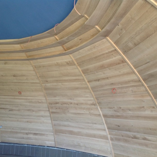 bild8 банный дом kelosauna сауна деревянная изготовленная на заказ конструкция из ракушек велнес приключенческий бассейн пеб пассау огонь ледяная сауна группа